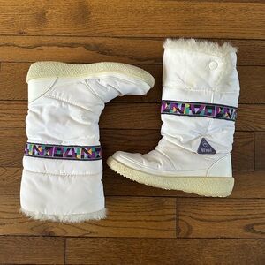 VINTAGE Nival White Winter Boots with Colorful Pattern